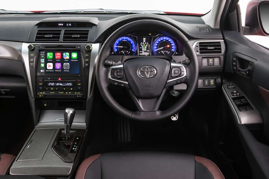 GENOVA Toyota Aurion 2015 to 2018 head unit showing Apple CarPlay installed in the dashboard