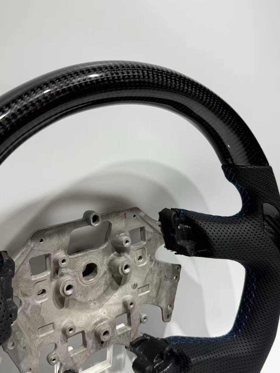 Carbon fibre weave detail on Ford Falcon FG all black steering wheel