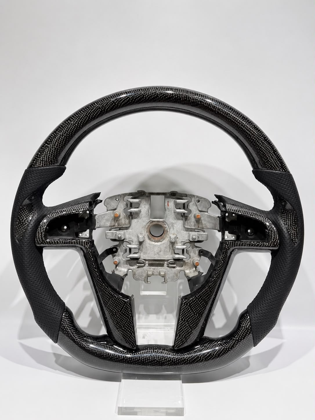 Holden Commodore VE Series 1 & 2 2006–2013 Football Pattern Carbon & Leather Steering Wheel